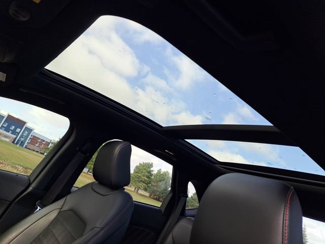 Certified 2024 Ford Edge ST-Line image 7