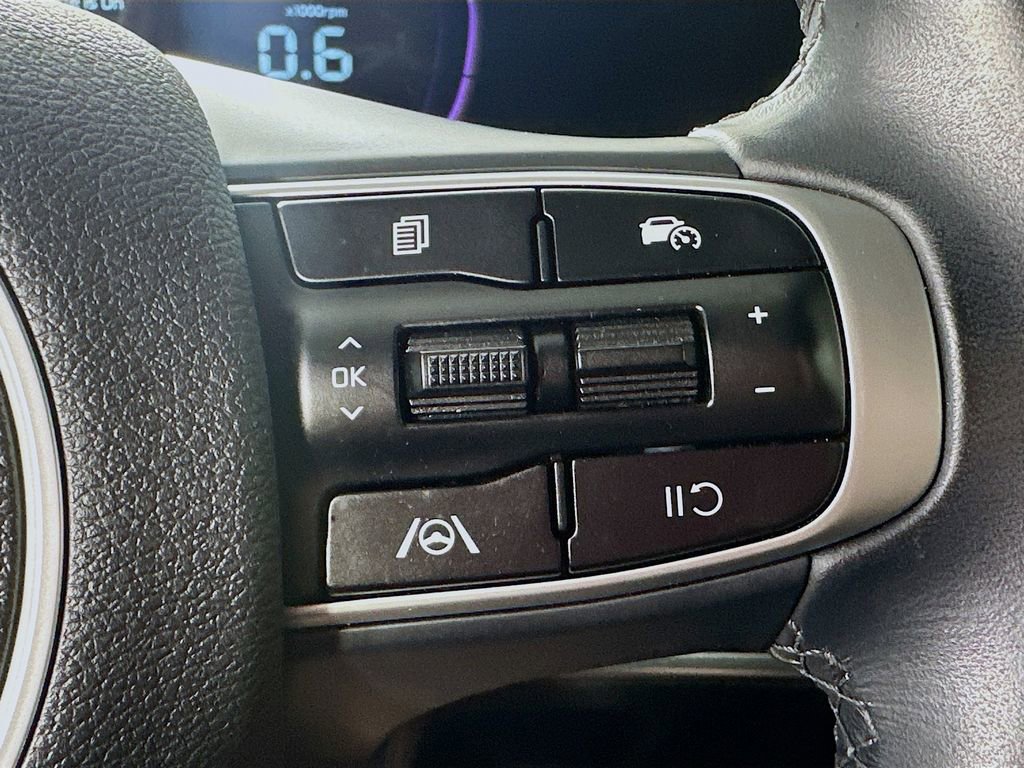 Used 2025 Kia Sportage EX w/ Premium Package image 23