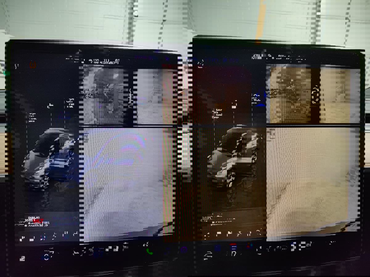 Used 2023 Tesla Model Y Long Range image 37