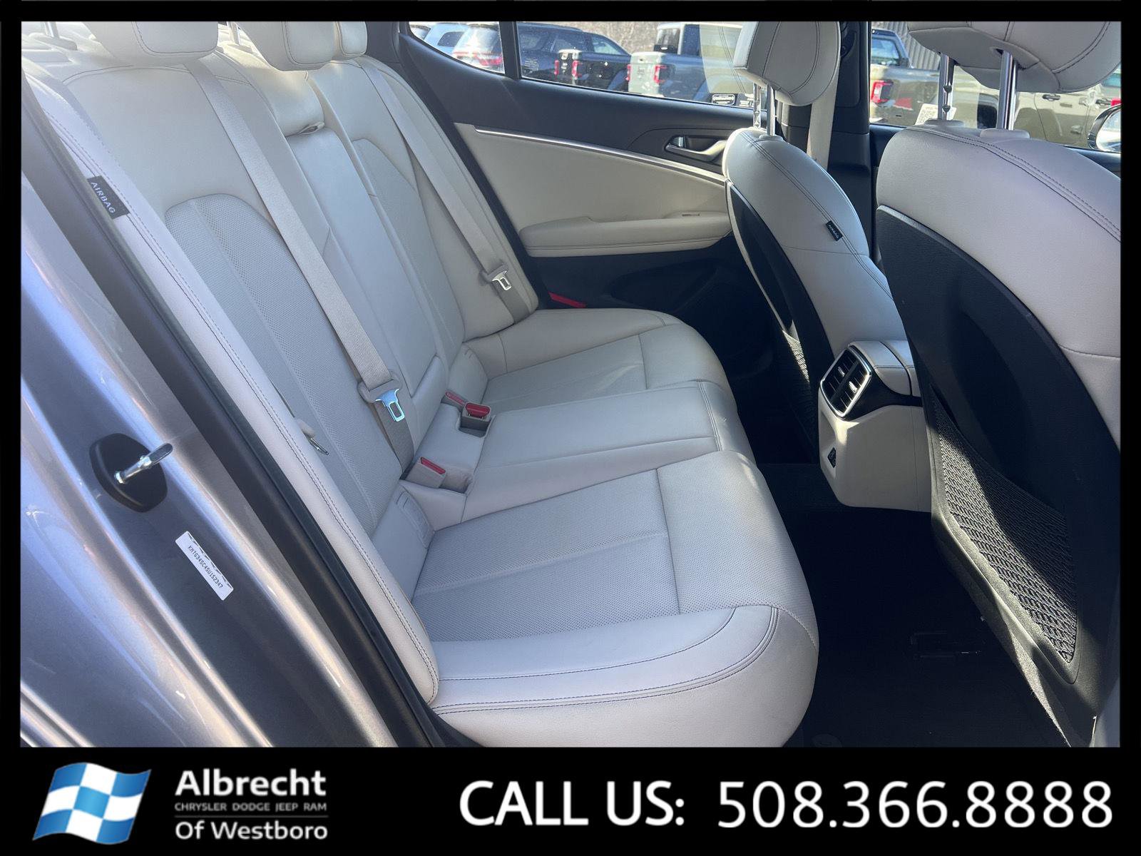 Used 2025 Genesis G70 2.5T image 17