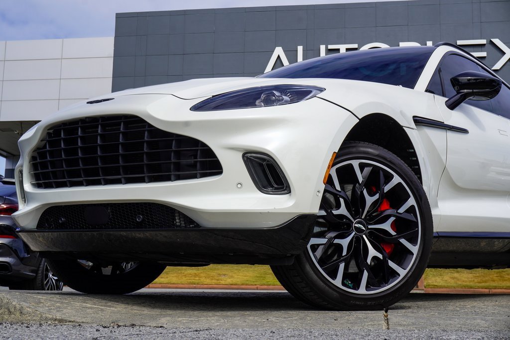 Used 2021 Aston Martin DBX image 2