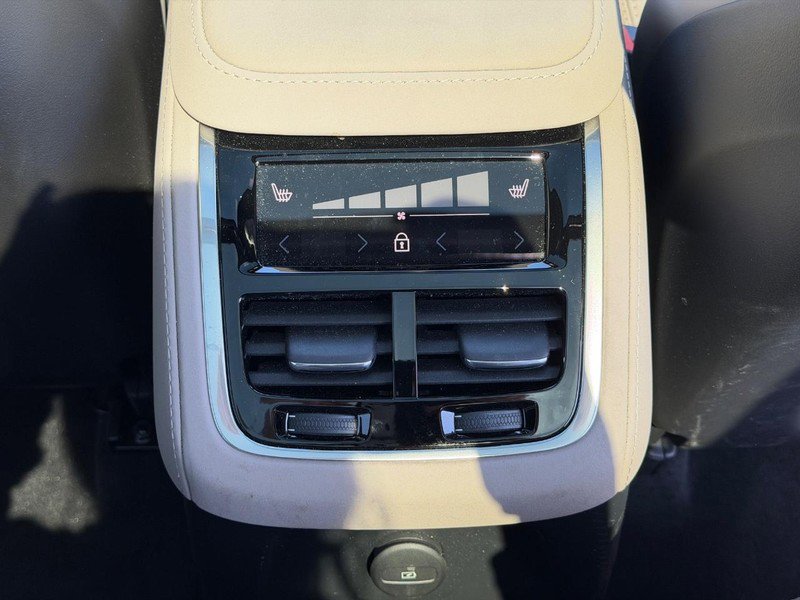New 2026 Volvo XC90 T8 Ultra w/ Protection Package Premier AWD/4WD image 9