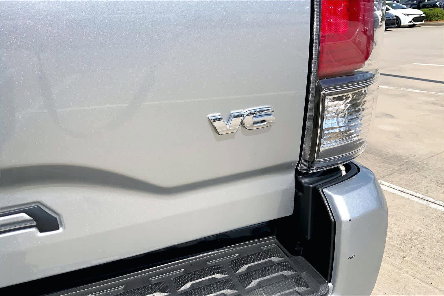 Used 2022 Toyota Tacoma SR5 w/ Technology Package RWD image 10