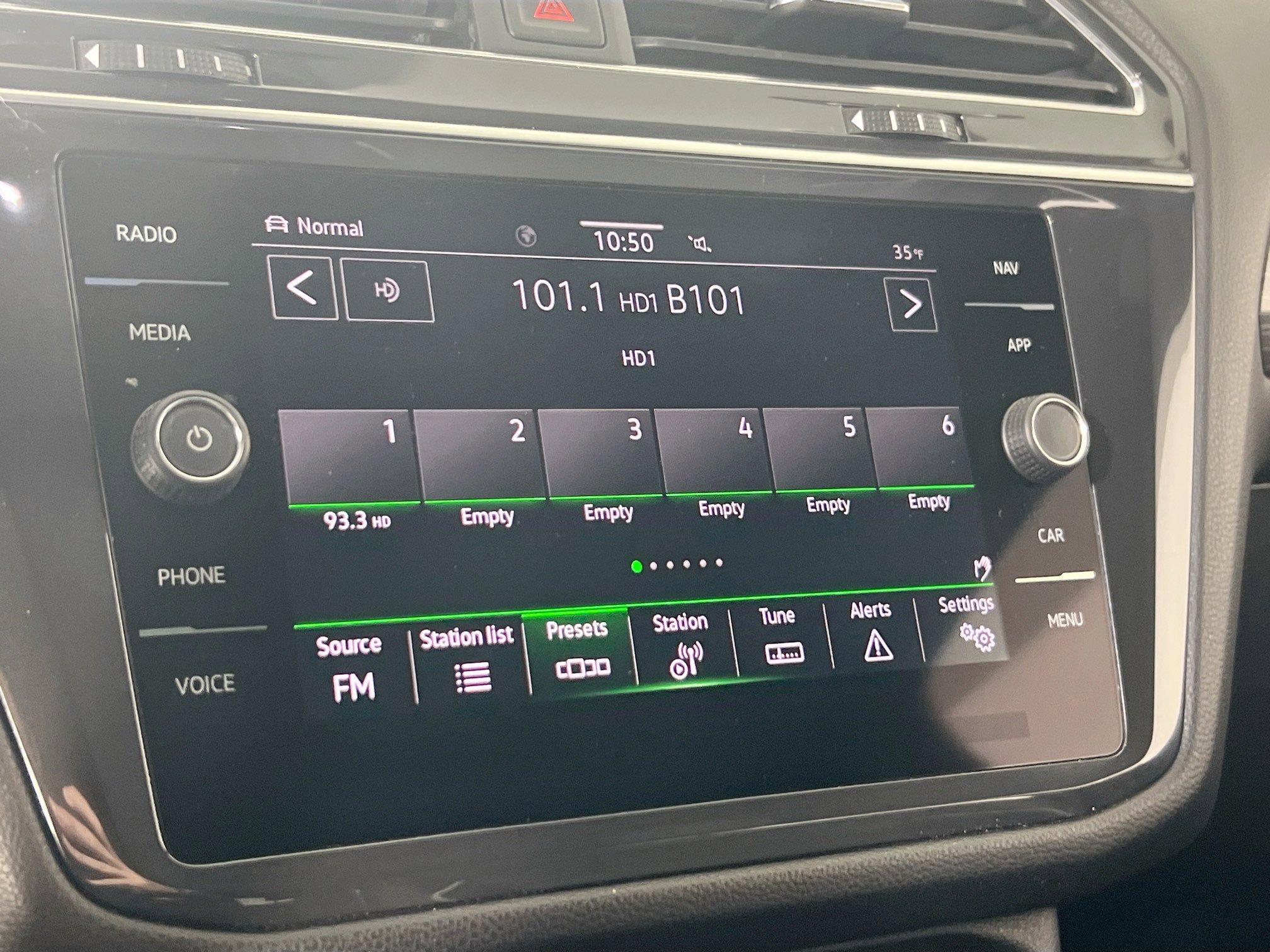 Used 2022 Volkswagen Tiguan SEL R-Line image 15