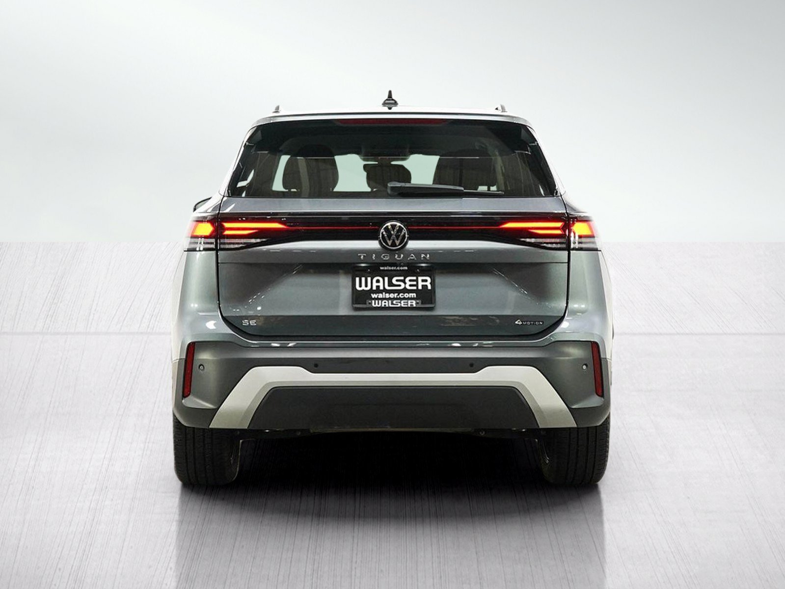 Used 2026 Volkswagen Tiguan SE AWD/4WD image 4
