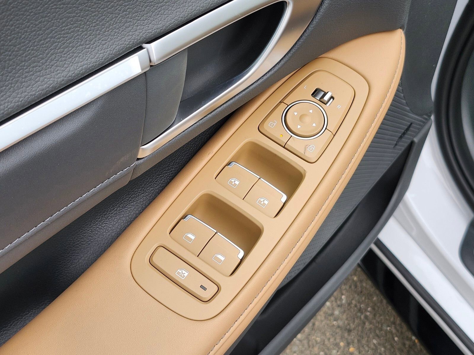 New 2026 Hyundai Sonata Limited FWD image 17