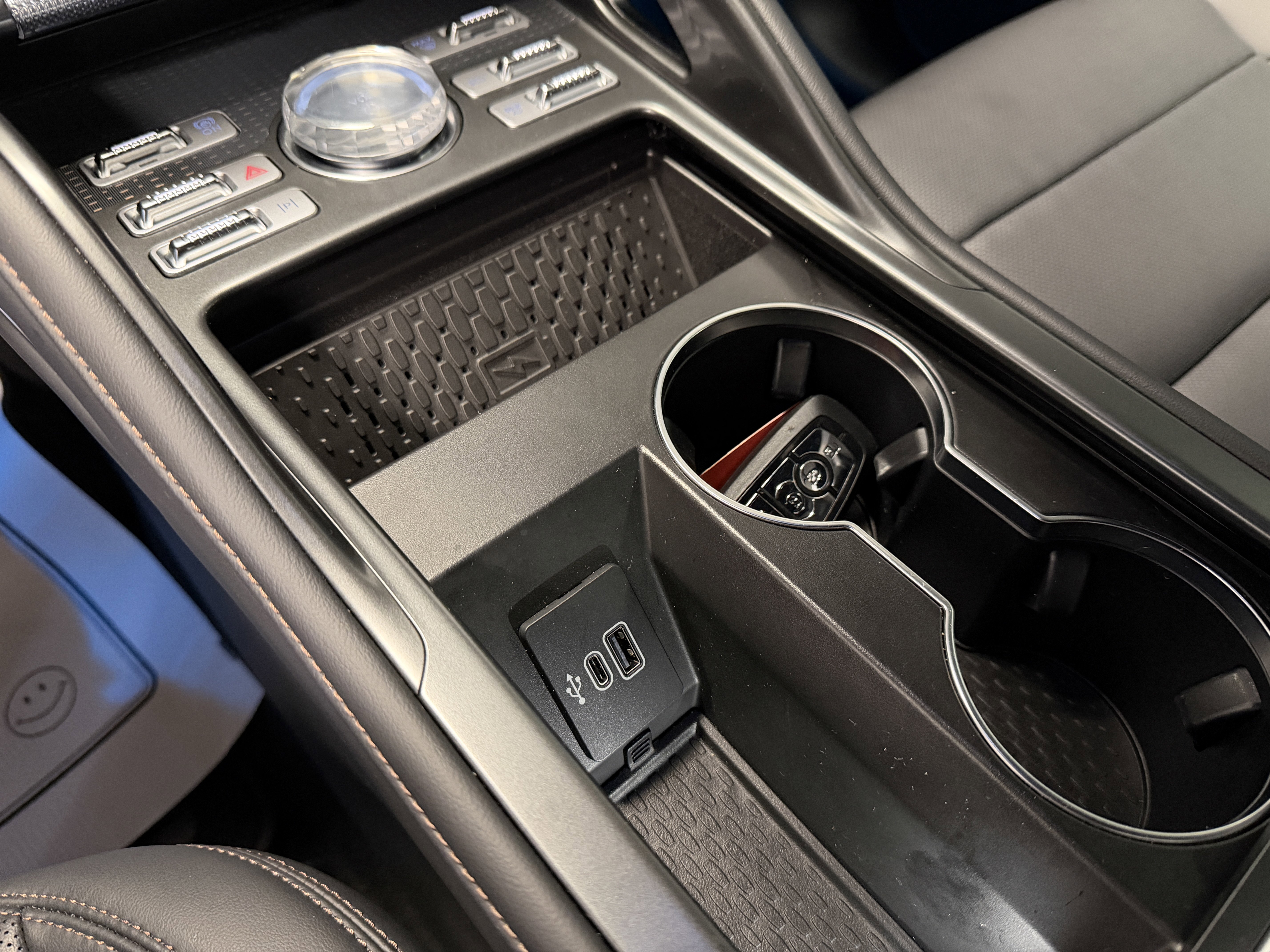 Used 2025 Lincoln Nautilus Premier w/ Equipment Group 102A image 13