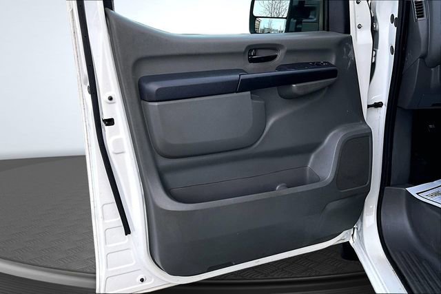 Used 2021 Nissan NV 3500 SV RWD image 17