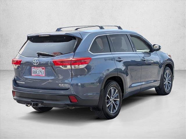 Used 2017 Toyota Highlander XLE w/ Carpet Mat Package AWD/4WD image 6