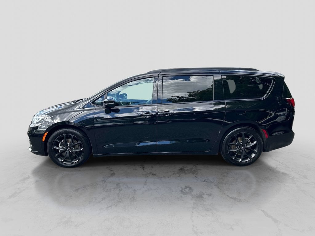 Used 2025 Chrysler Pacifica Limited FWD image 2