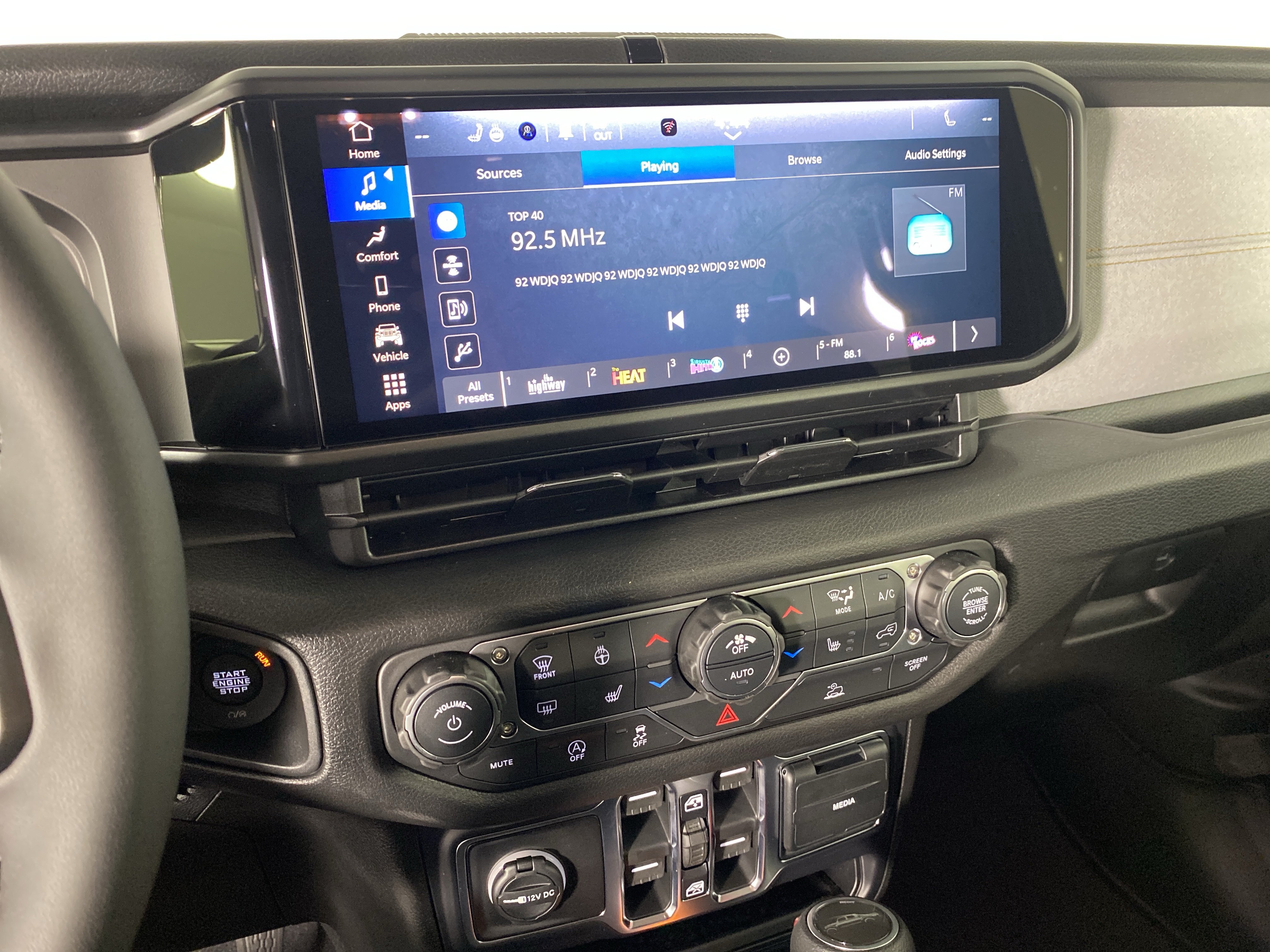 New 2026 Jeep Gladiator Sport AWD/4WD image 25