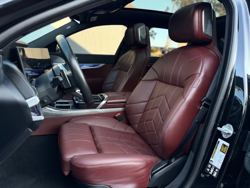 Used 2025 BMW 760i xDrive w/ Premium Package AWD/4WD image 19