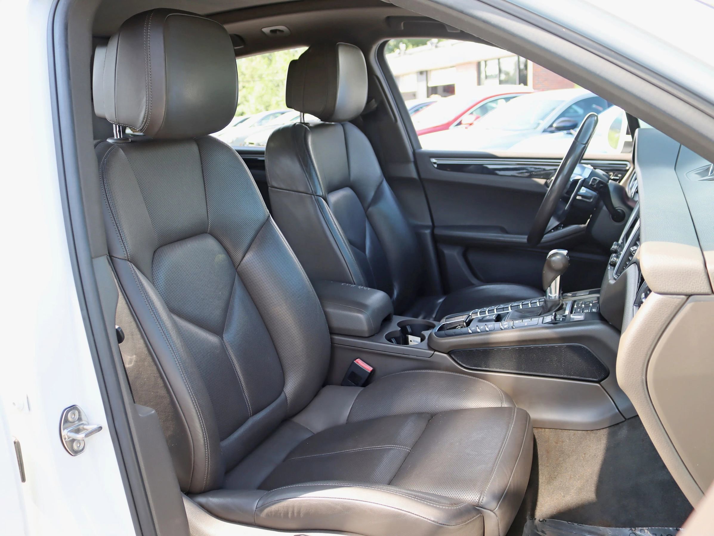 Used 2018 Porsche Macan Sport Edition image 26