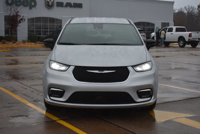 New 2026 Chrysler Pacifica Select image 2