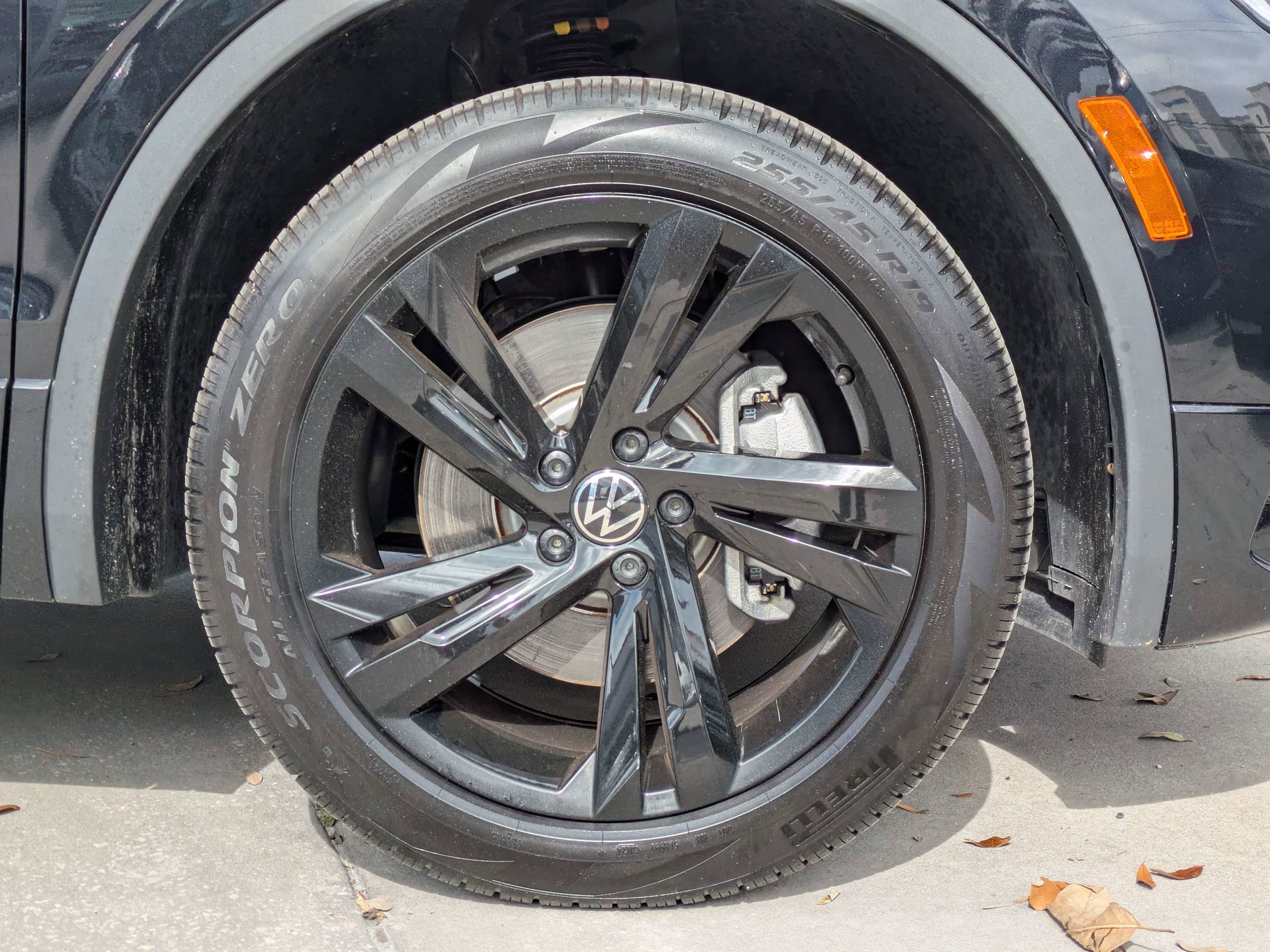 Used 2024 Volkswagen Tiguan SE R-Line image 11