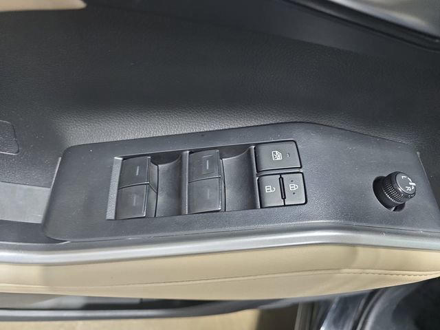 Used 2023 Toyota Highlander XLE image 29