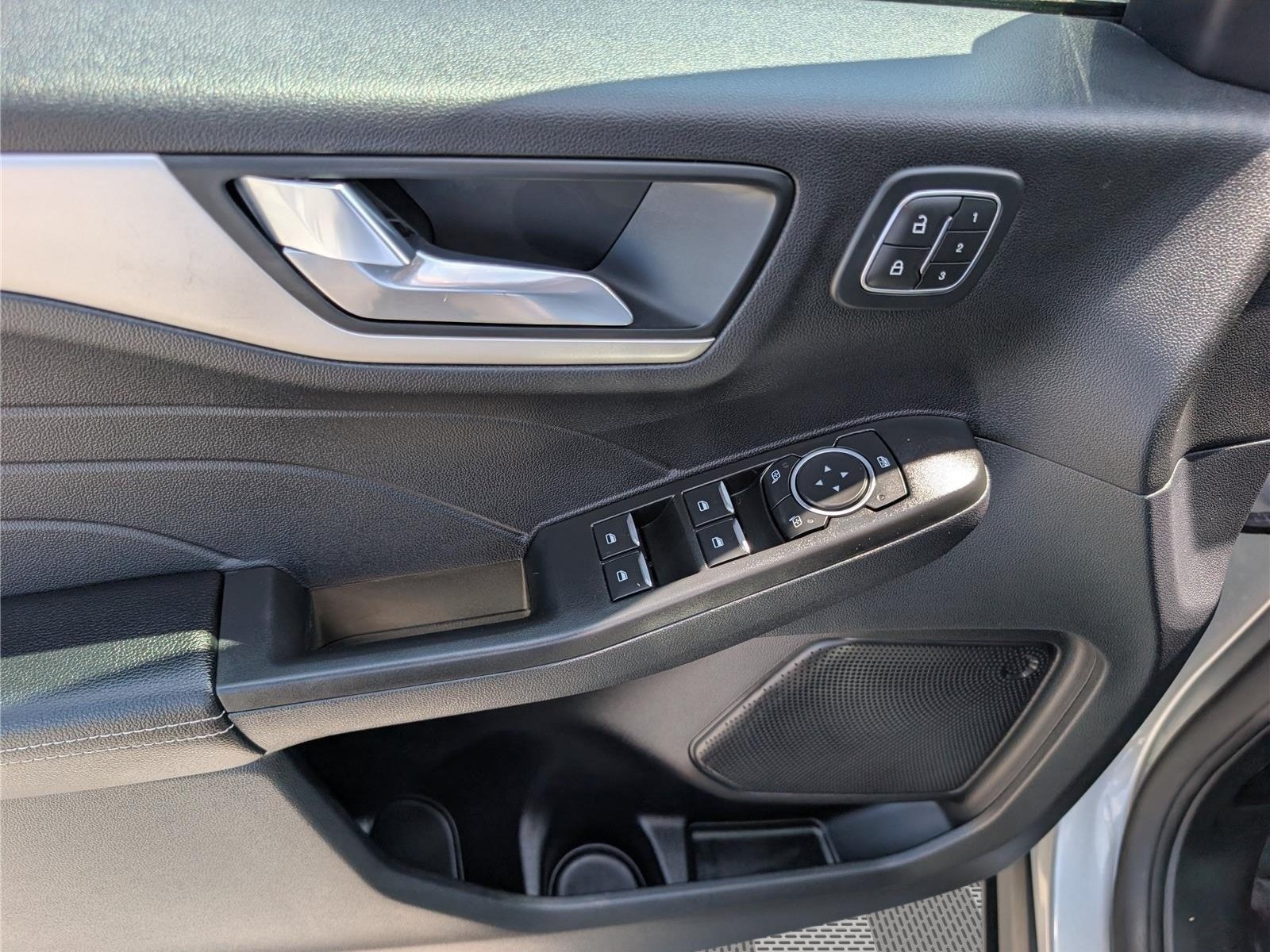 Used 2022 Ford Escape SEL w/ Technology Package AWD/4WD image 18