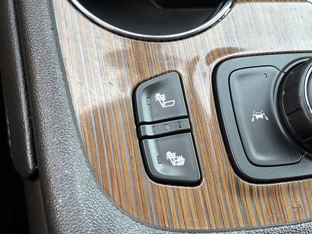 Used 2023 GMC Acadia SLE w/ Driver Convenience Package AWD/4WD image 17