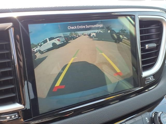 Used 2024 Chrysler Pacifica Touring-L image 18