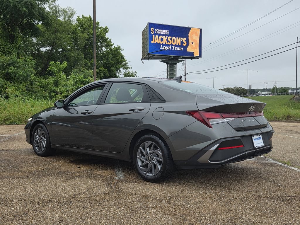 Used 2024 Hyundai Elantra SEL FWD image 6
