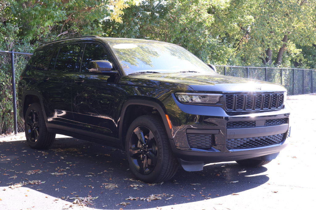Used 2023 Jeep Grand Cherokee L Laredo AWD/4WD image 12