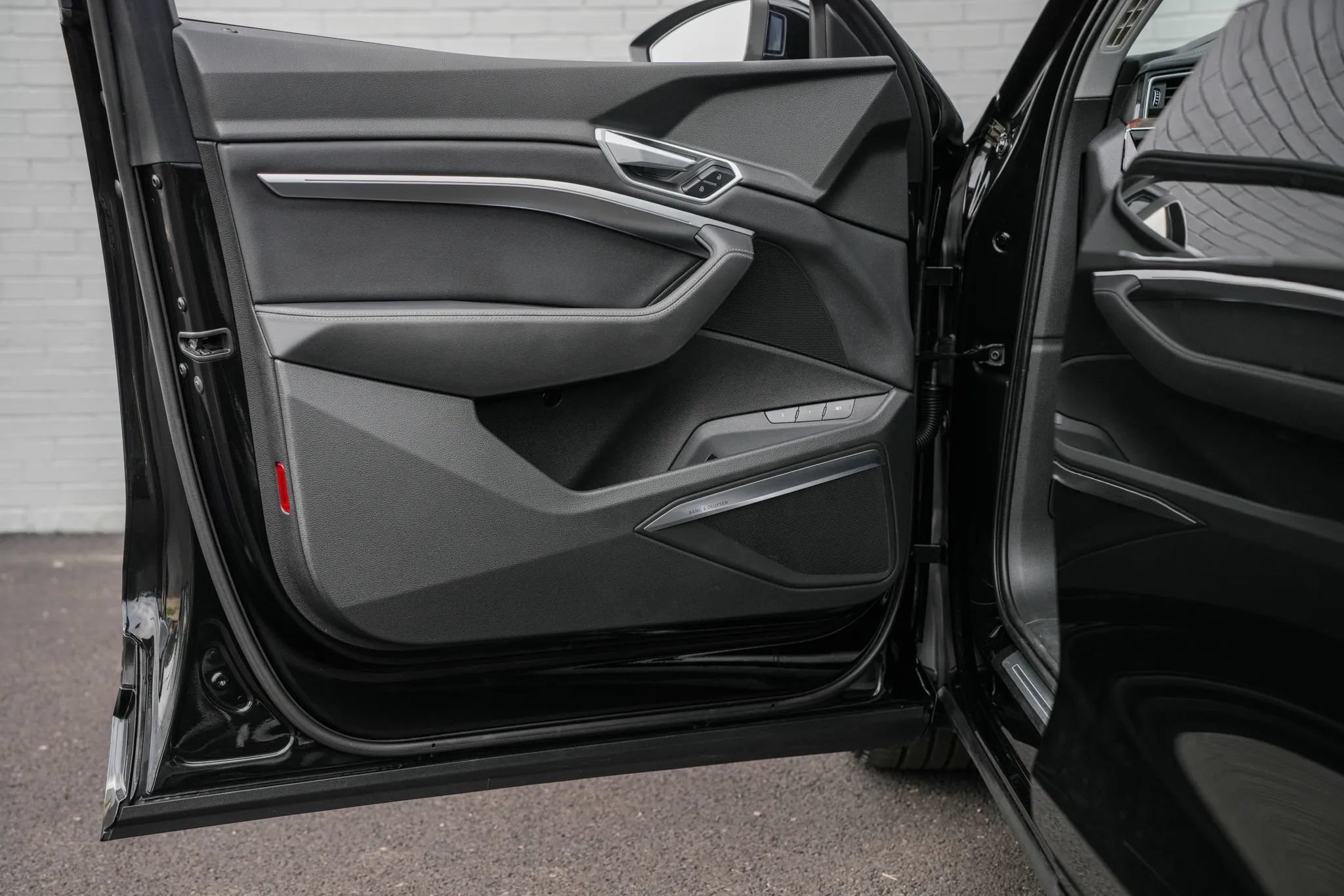 Used 2020 Audi e-tron Premium Plus AWD/4WD image 9