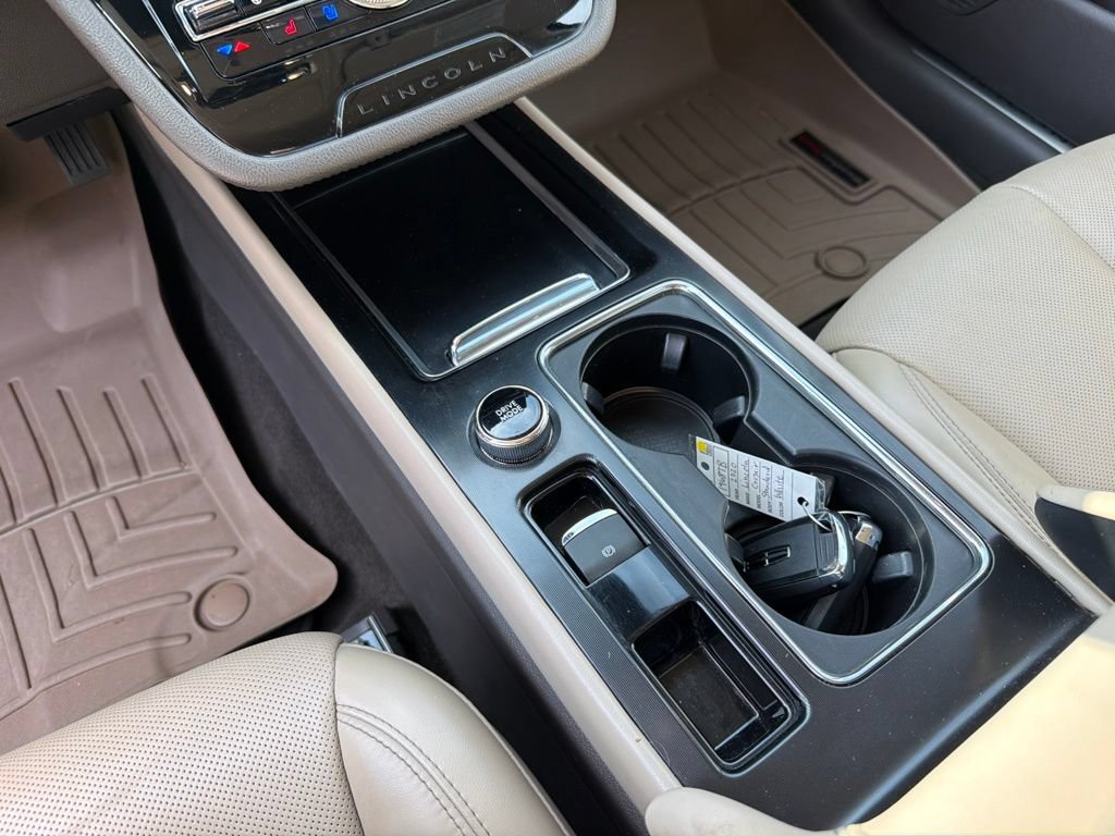 Used 2020 Lincoln Corsair FWD w/ Premium Package image 18
