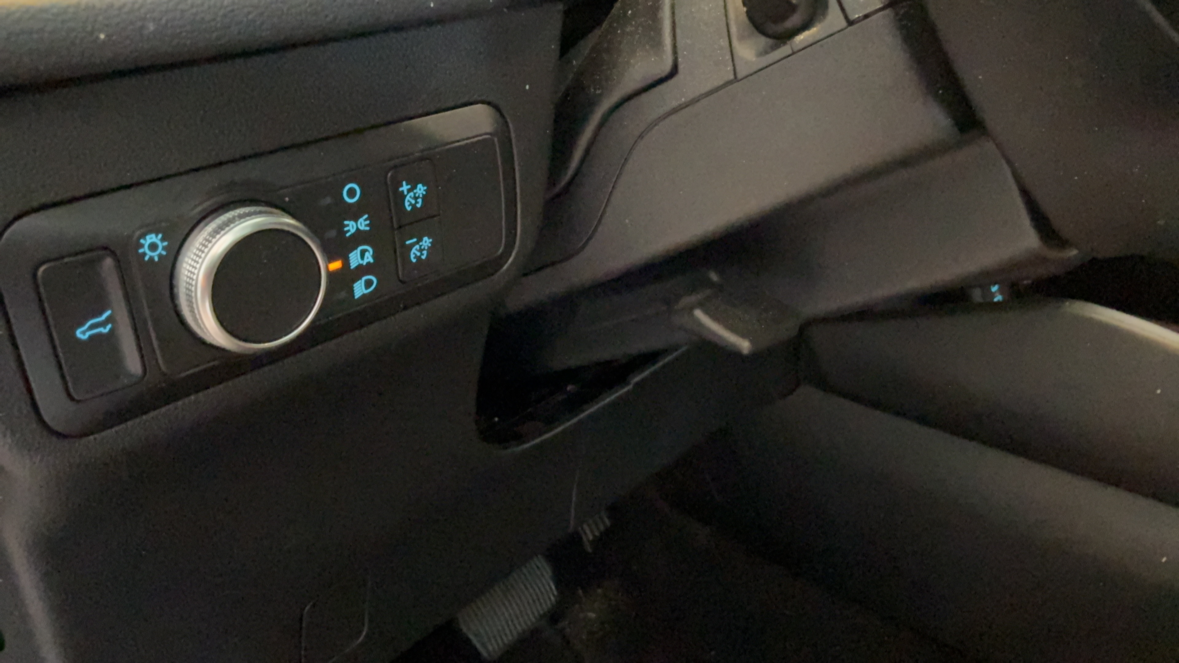 Used 2022 Ford Escape SE w/ SE Sport Appearance Package FWD image 17