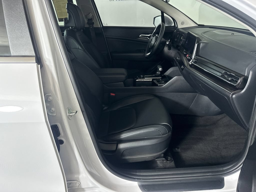 Used 2025 Kia Sportage EX FWD image 13