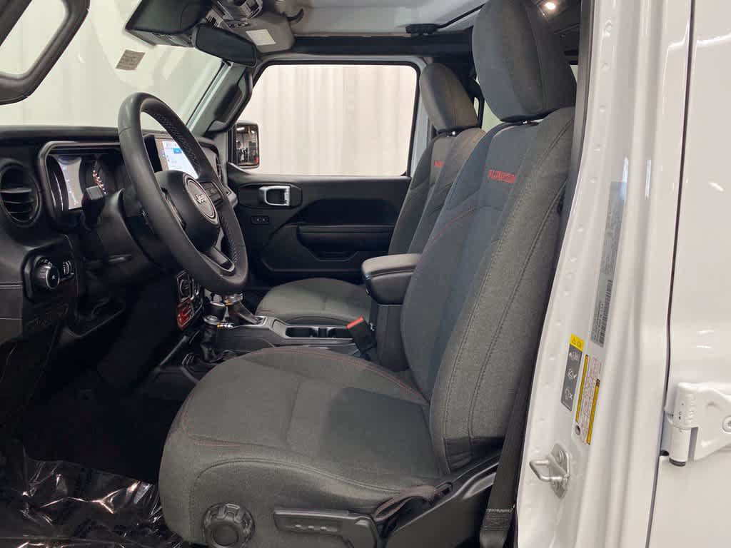Used 2025 Jeep Wrangler Unlimited Rubicon AWD/4WD image 13