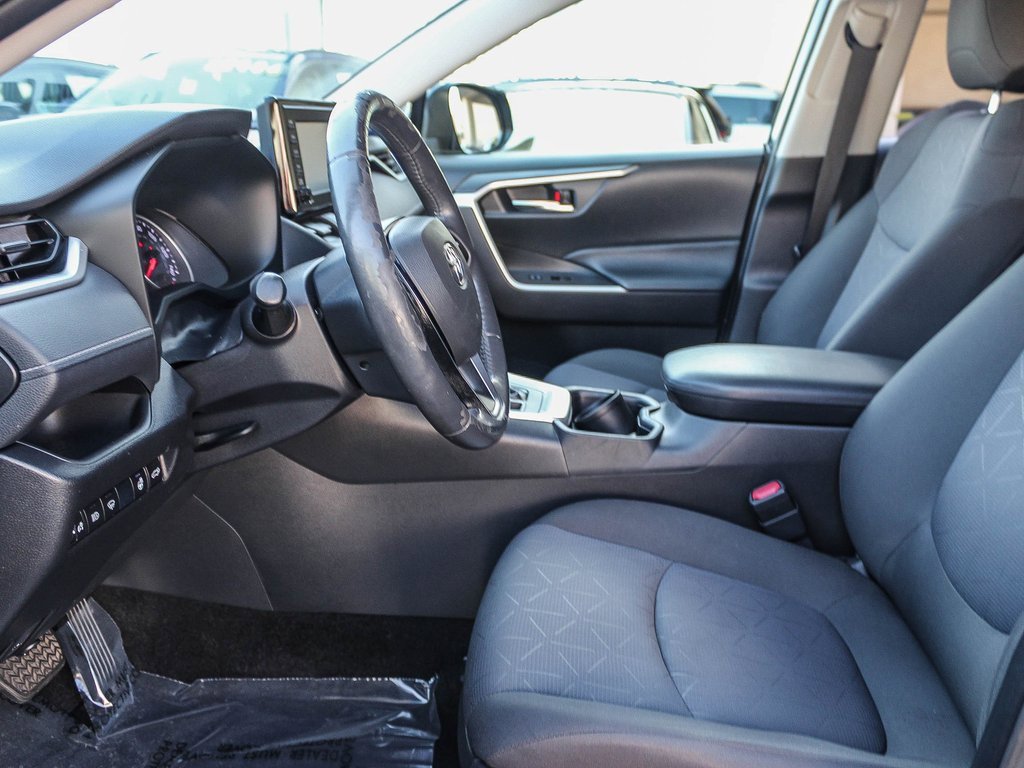 Used 2021 Toyota RAV4 XLE image 19