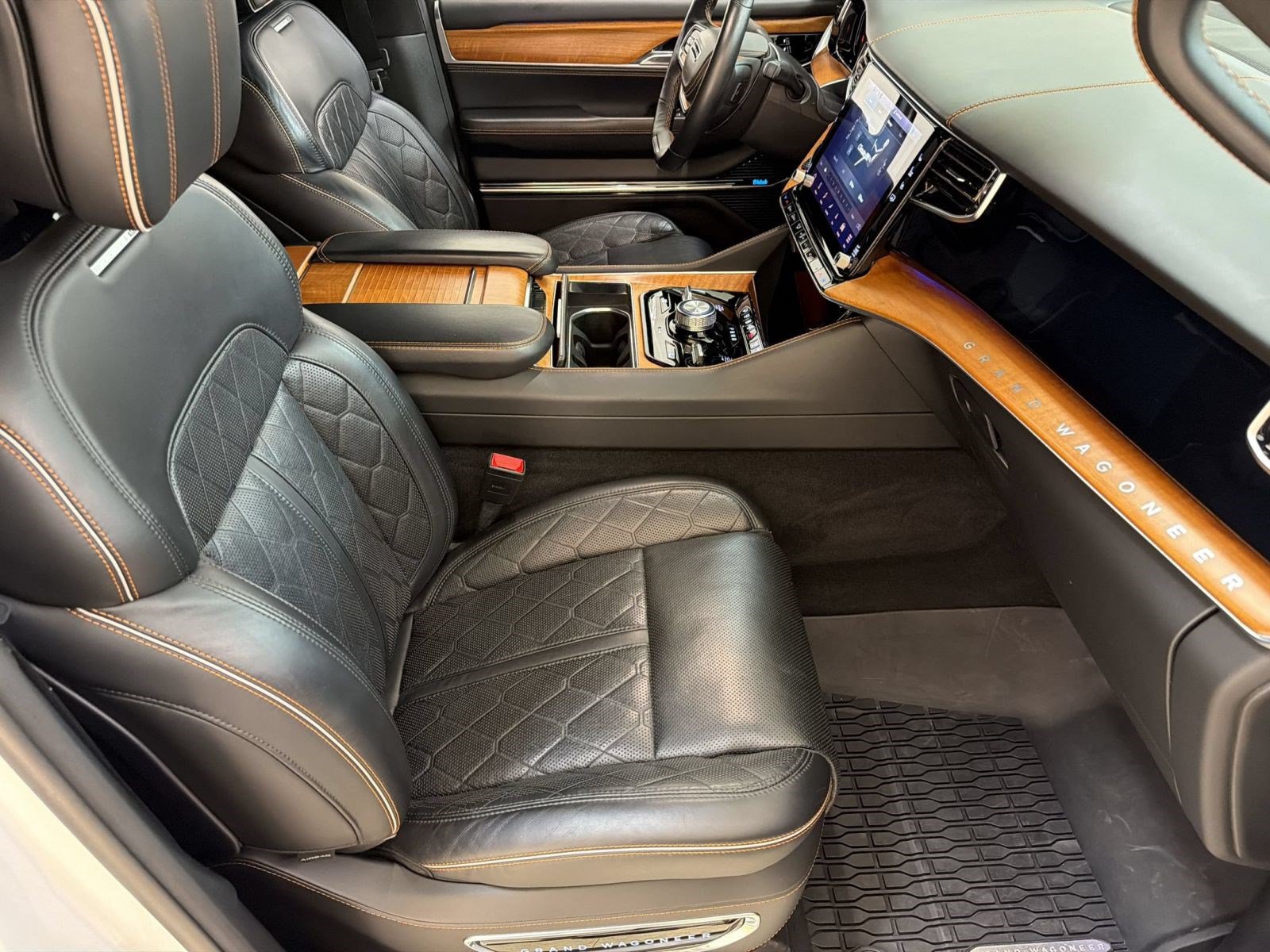 Used 2022 Jeep Grand Wagoneer Series III w/ Rear Seat Video Group 1 AWD/4WD image 23