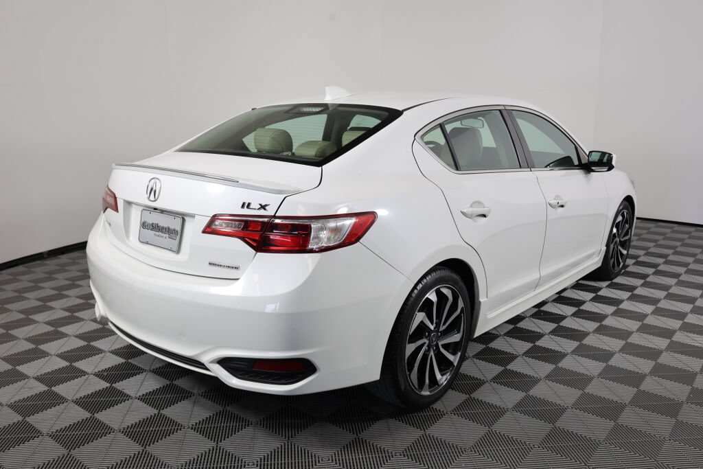 Used 2018 Acura ILX w/ Special Edition Package FWD image 2