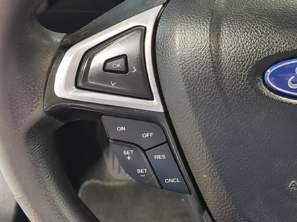 Used 2020 Ford Fusion SE FWD image 28