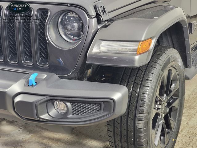 Used 2023 Jeep Wrangler Unlimited Sahara w/ Cold Weather Group AWD/4WD image 9