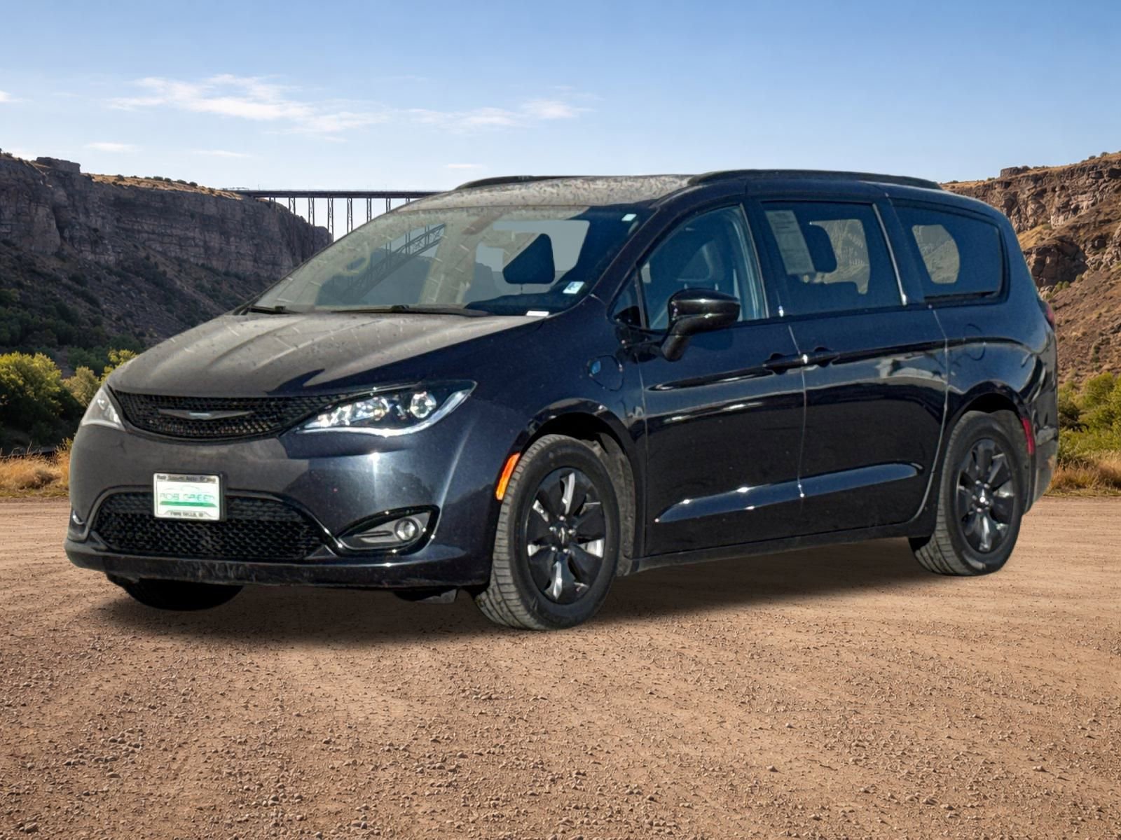 Used 2020 Chrysler Pacifica Touring-L w/ S Appearance Package image 7