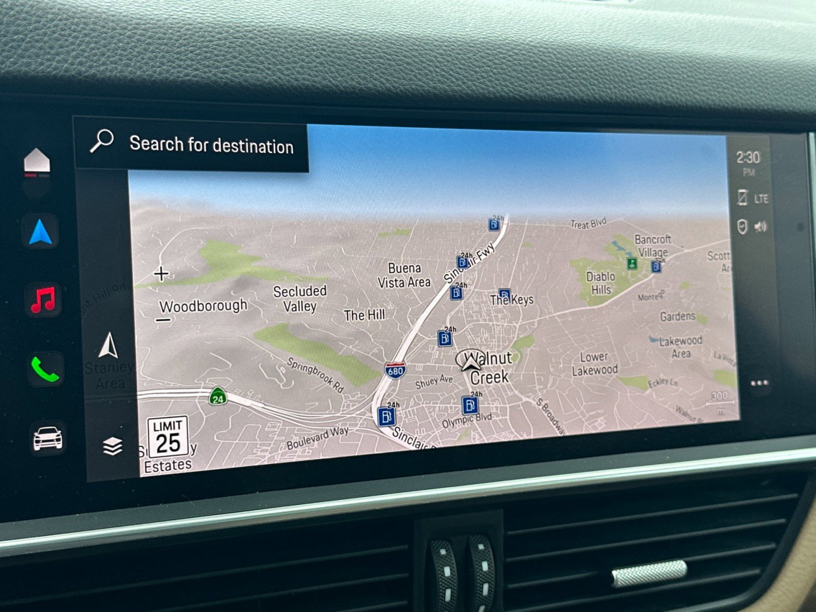 Certified 2023 Porsche Cayenne Platinum Edition image 19