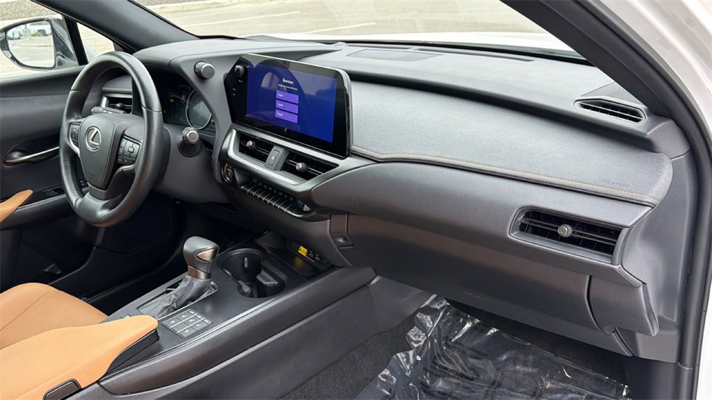 Used 2024 Lexus UX 250h AWD w/ Premium Package image 39