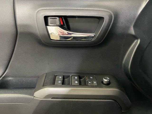 Used 2018 Toyota Tacoma TRD Sport image 13