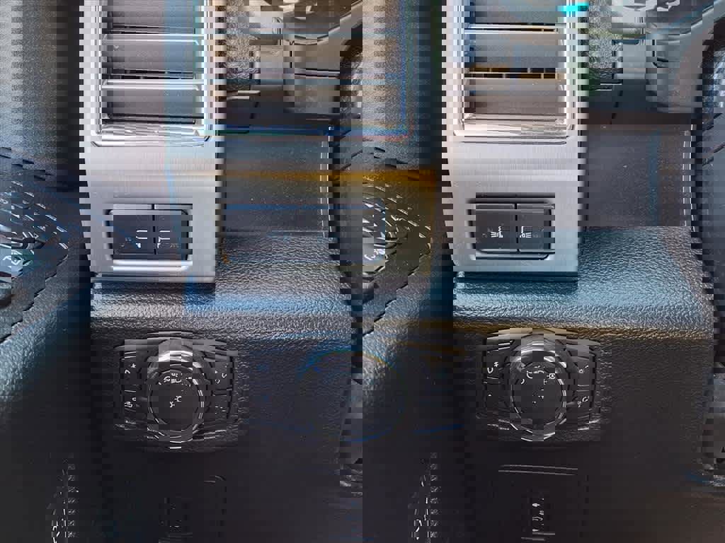 Used 2016 Ford F150 Platinum w/ Equipment Group 701A Luxury image 26