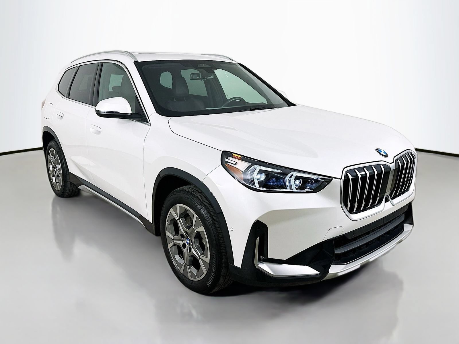 Used 2025 BMW X1 xDrive28i AWD/4WD image 3