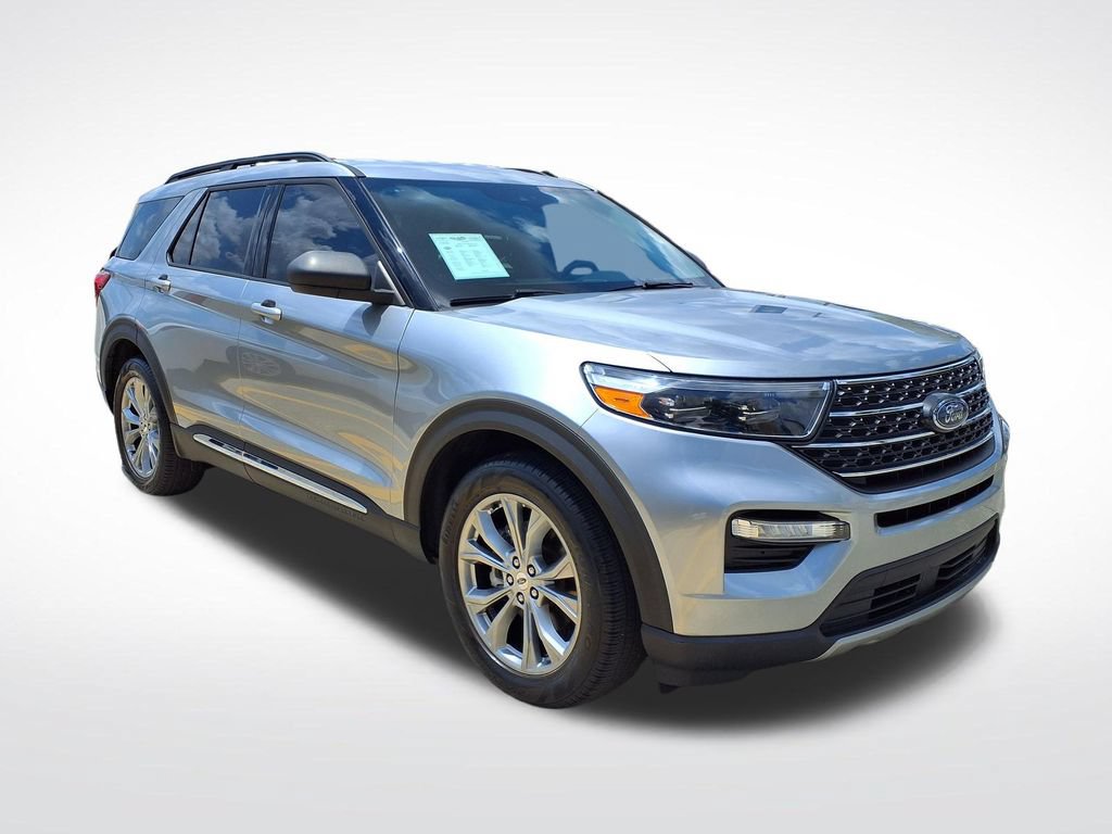 Used 2023 Ford Explorer XLT w/ Equipment Group 202A RWD image 3