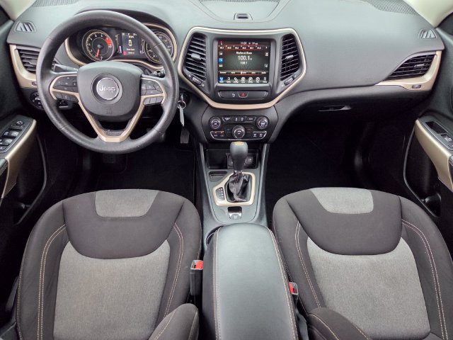 Used 2018 Jeep Cherokee Latitude FWD image 18