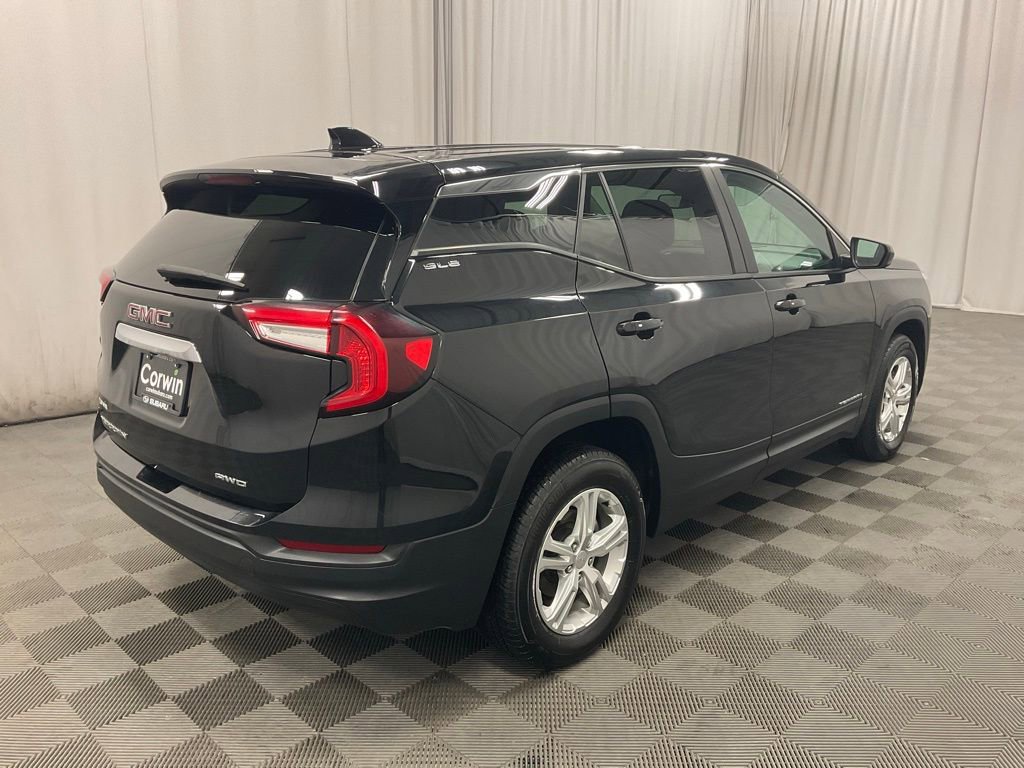 Used 2024 GMC Terrain SLE image 3
