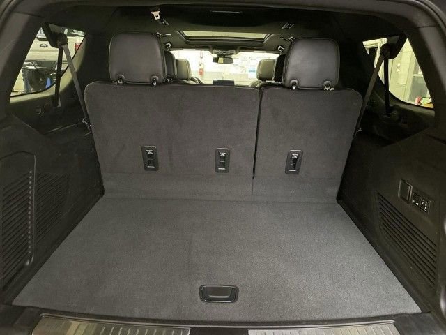 Used 2023 Chevrolet Suburban Premier image 23