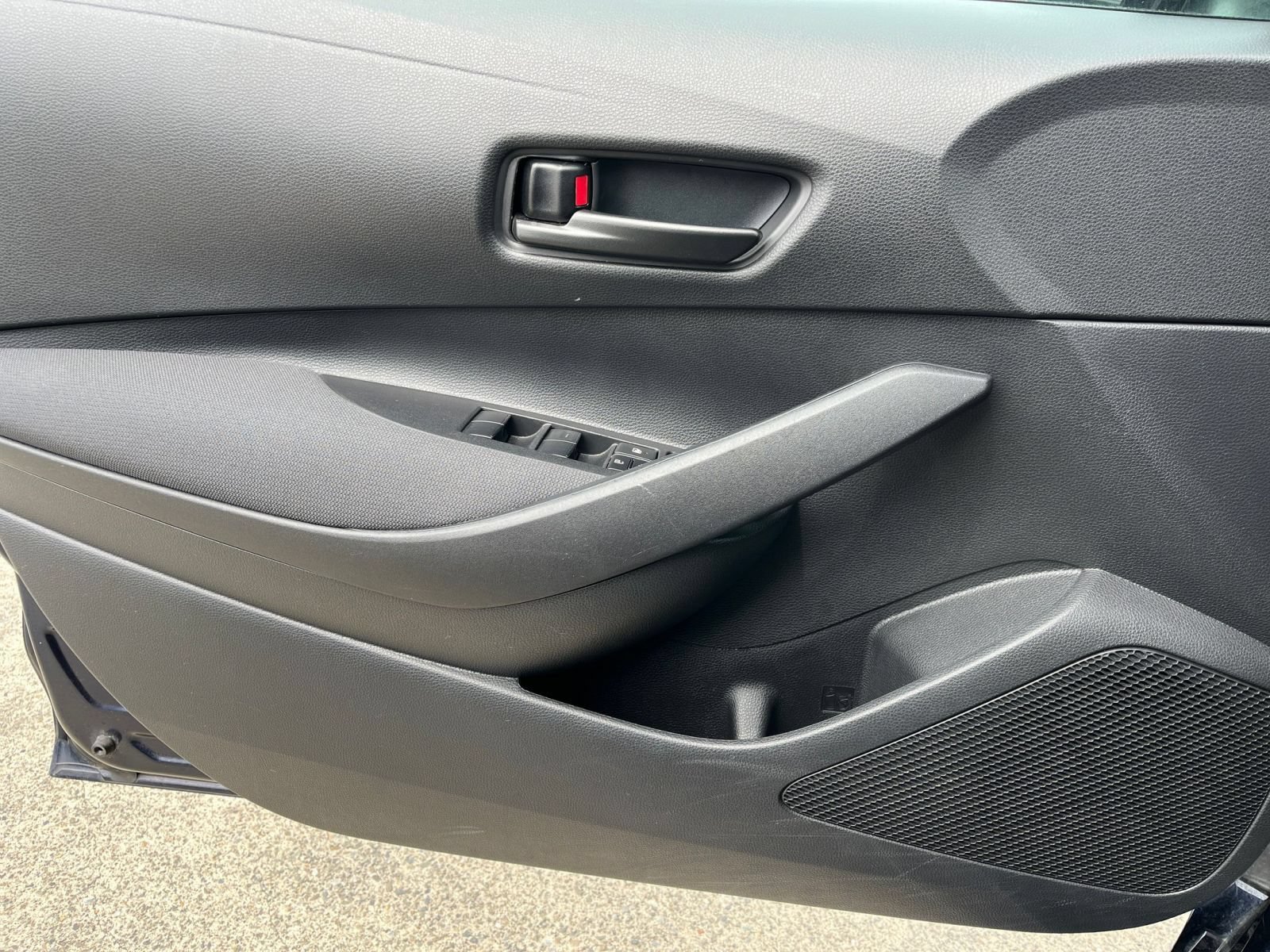 Used 2025 Toyota Corolla LE FWD image 18