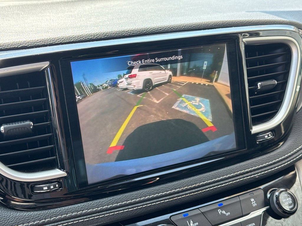 Used 2024 Chrysler Pacifica Limited FWD image 42