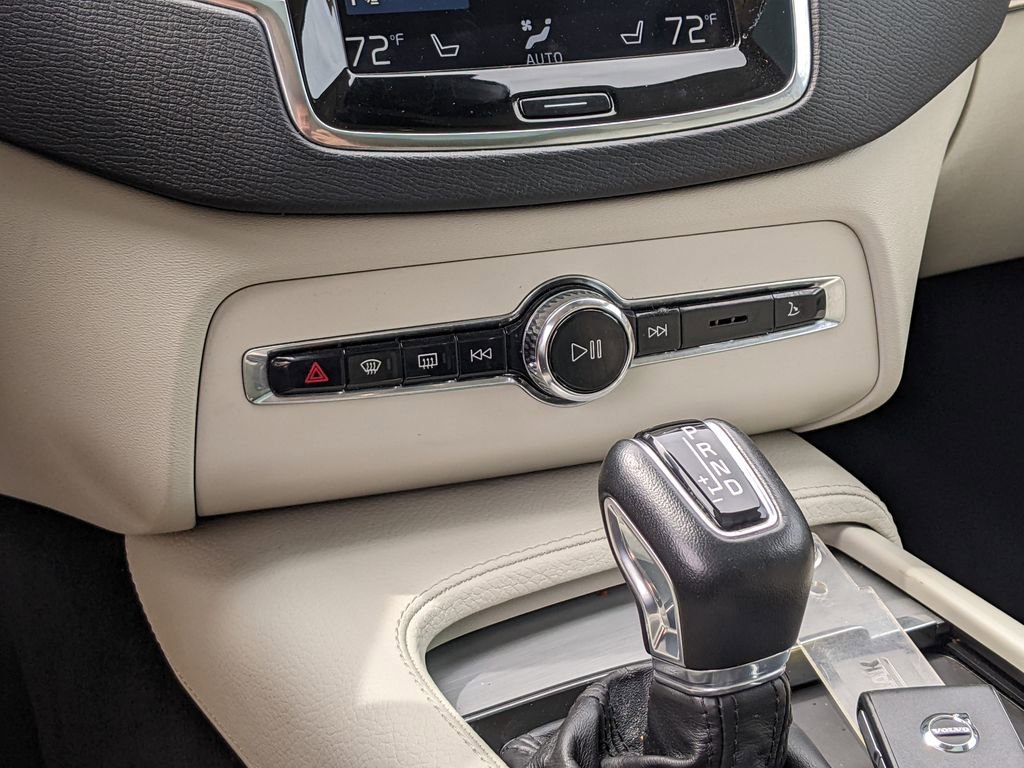 Used 2021 Volvo XC90 T5 Momentum w/ Advanced Package image 18