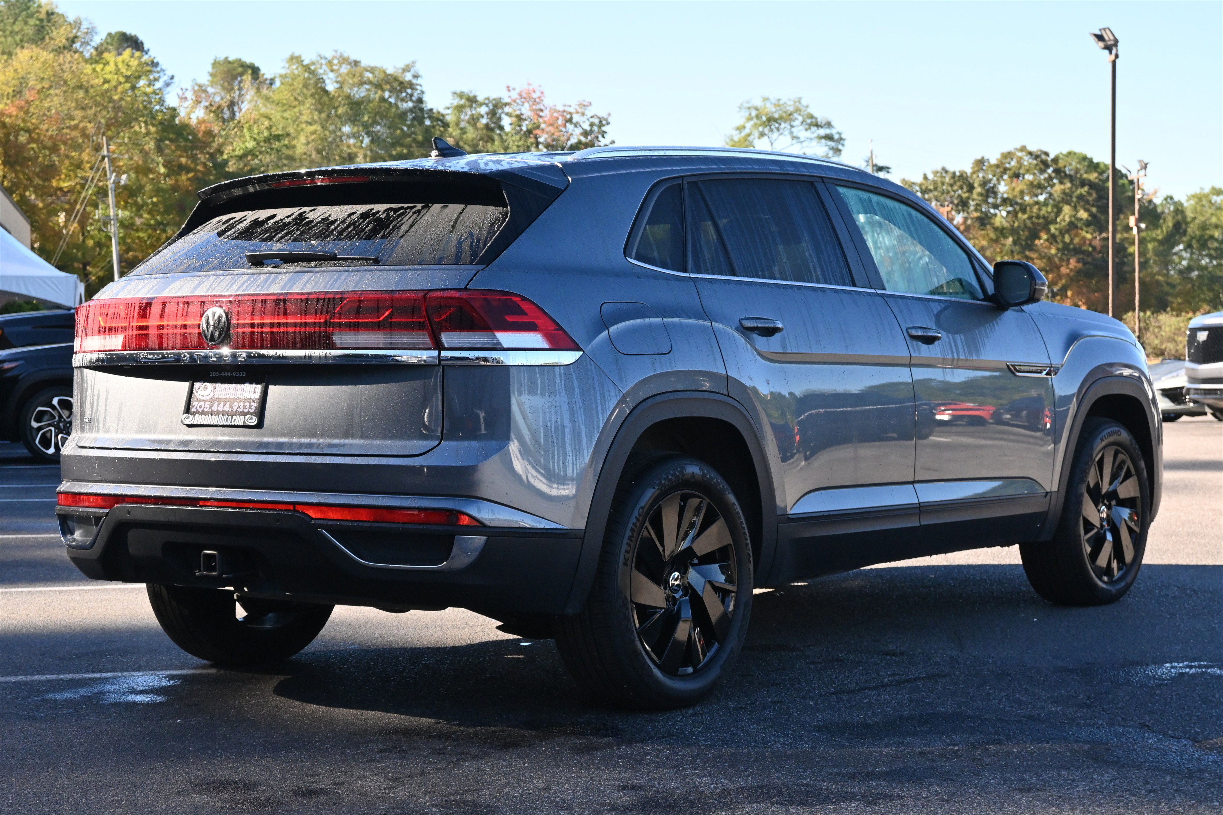 Used 2025 Volkswagen Atlas Cross Sport SE image 9