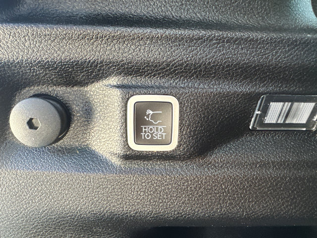 Used 2023 Jeep Grand Cherokee L Limited AWD/4WD image 16